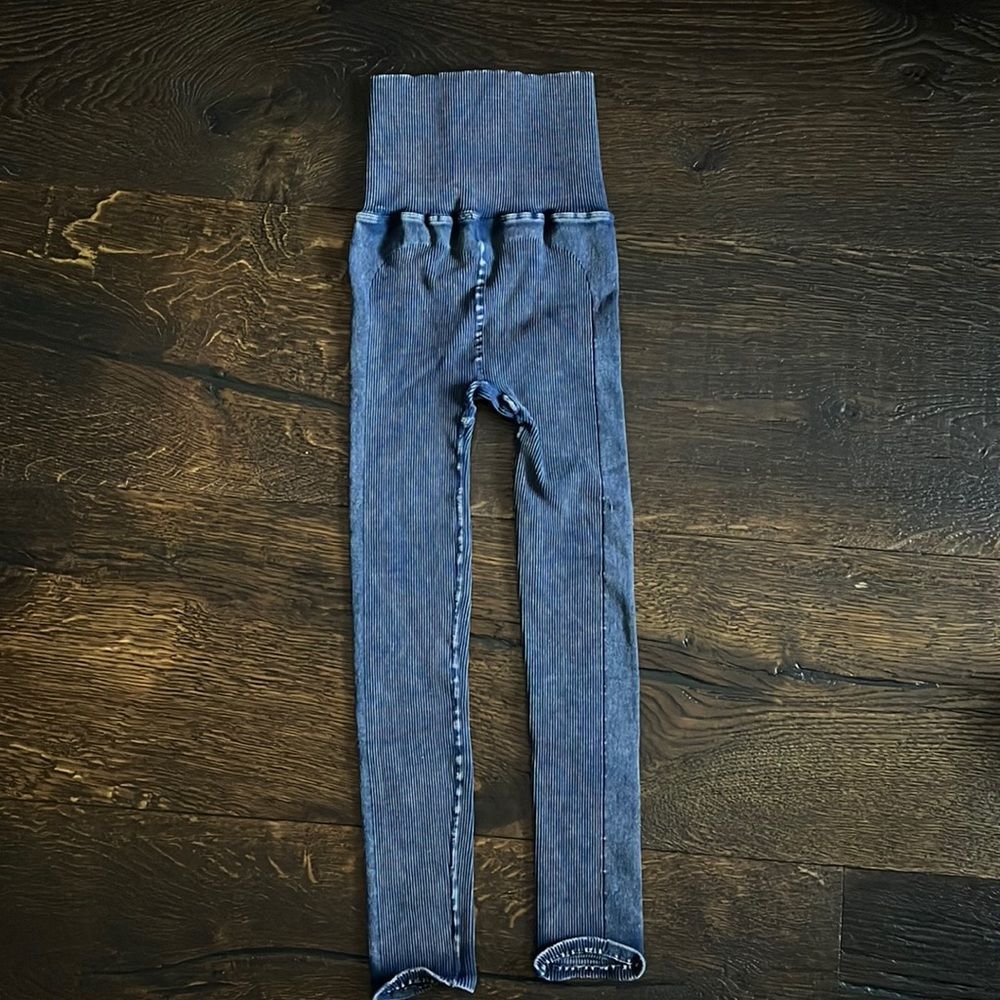 FP Movement Happiness Runs Ultra High-Rise 7/8 Leggings & Square Neck Crop - Picture 9 of 9